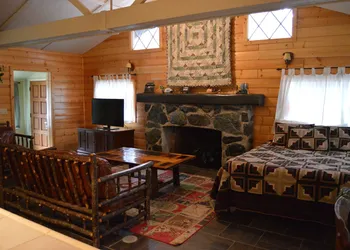 Red Bud Lodge hotel thumbnail 7