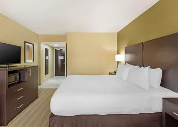 Best Western Plus Thornburg Inn & Suites hotel thumbnail 4