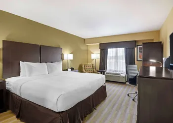 Best Western Plus Thornburg Inn & Suites hotel thumbnail 5