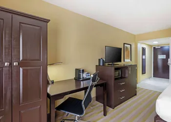 Best Western Plus Thornburg Inn & Suites hotel thumbnail 6