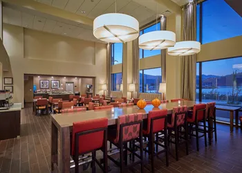 Hampton Inn & Suites Hood River hotel thumbnail 2