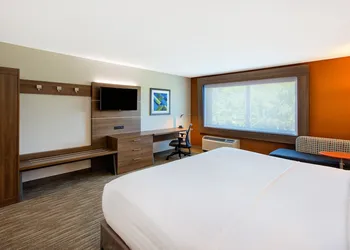 Holiday Inn Express & Suites New Castle by IHG hotel thumbnail 7