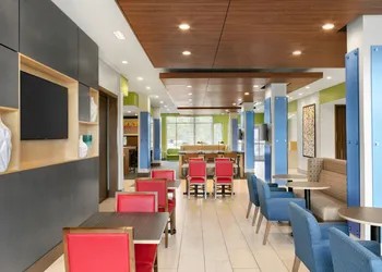 Holiday Inn Express & Suites Salisbury by IHG hotel thumbnail 2
