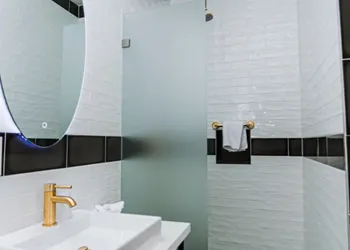 H Hotel hotel thumbnail 6