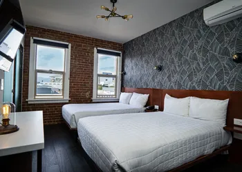 H Hotel hotel thumbnail 7