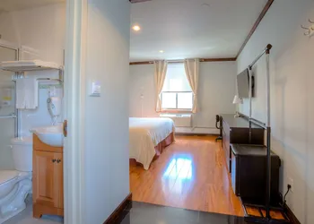 LIC Hotel hotel thumbnail 8