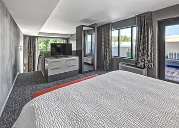 Courtyard by Marriott Oxford hotel thumbnail 8