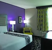 La Quinta Inn & Suites by Wyndham McAllen Convention Center hotel detail image 4