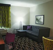 La Quinta Inn & Suites by Wyndham McAllen Convention Center hotel detail image 5