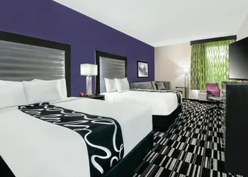 La Quinta Inn & Suites by Wyndham McAllen Convention Center hotel thumbnail 6