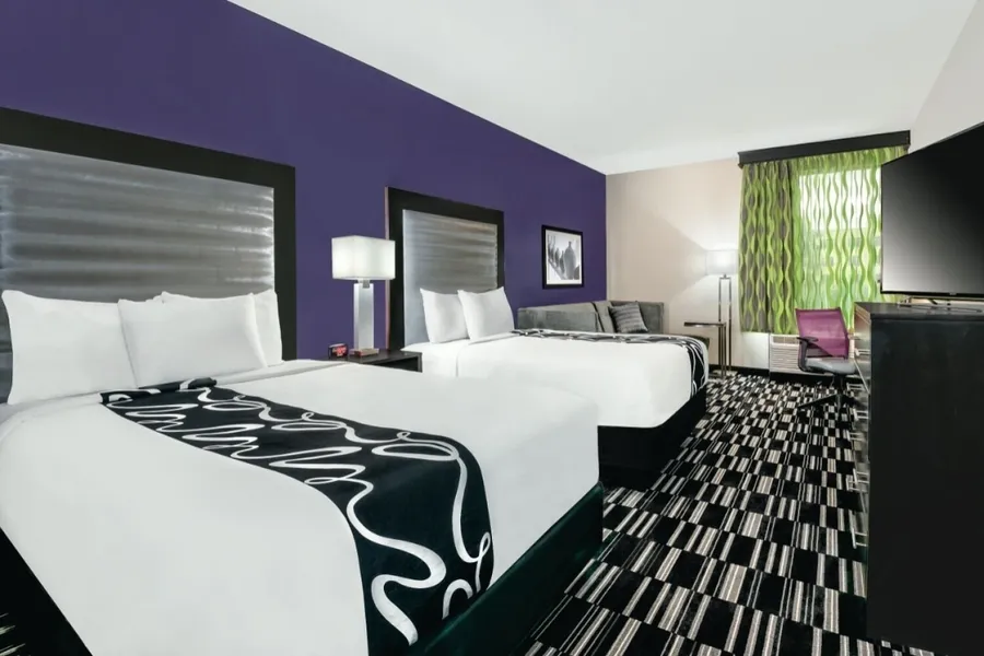 La Quinta Inn & Suites by Wyndham McAllen Convention Center hotel detail image 6