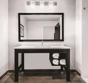 La Quinta Inn & Suites by Wyndham McAllen Convention Center hotel detail image 7