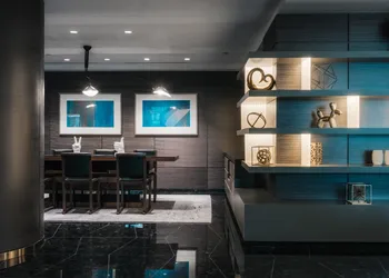 Paradox Vancouver hotel thumbnail 3