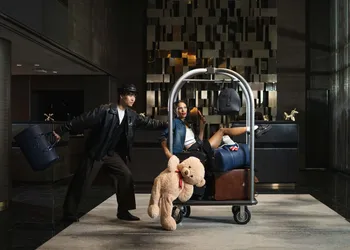Paradox Vancouver hotel thumbnail 5