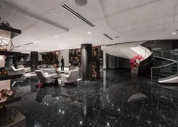 Paradox Vancouver hotel thumbnail 7