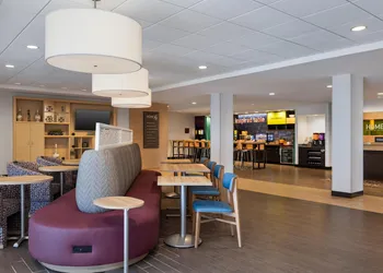 Home2 Suites by Hilton Milwaukee Brookfield hotel thumbnail 2