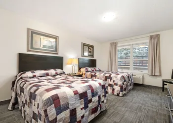 Guest House Inn & Suites hotel thumbnail 8