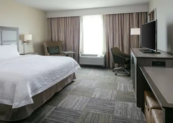 Hampton Inn & Suites Hudson hotel thumbnail 7