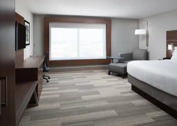 Holiday Inn Express & Suites Kingdom City by IHG hotel thumbnail 4
