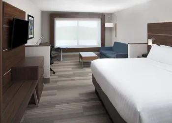 Holiday Inn Express & Suites Kingdom City by IHG hotel thumbnail 6