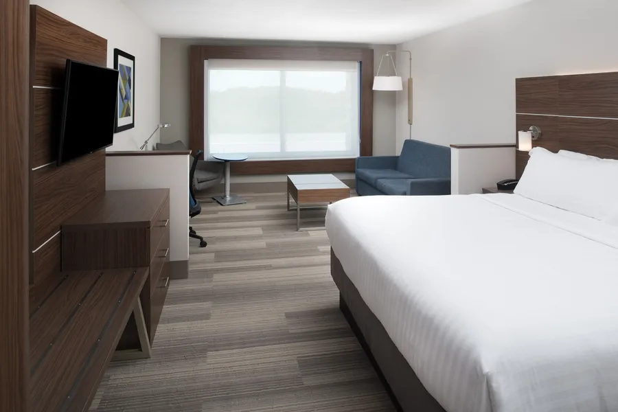 Holiday Inn Express & Suites Kingdom City by IHG hotel detail image 6