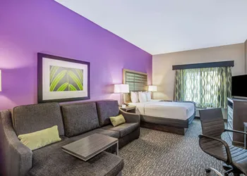 La Quinta Inn & Suites by Wyndham Kearney hotel thumbnail 6