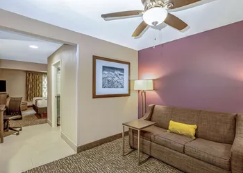 La Quinta Inn & Suites by Wyndham Kearney hotel thumbnail 8