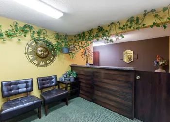 Super 8 by Wyndham Perry IA hotel thumbnail 2