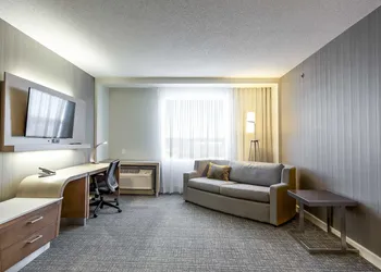 Courtyard by Marriott Montreal West Island/Baie D'Urfe hotel thumbnail 8