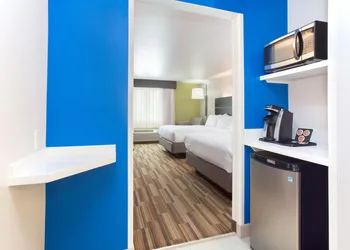 Holiday Inn Express and Suites Lincoln I - 80 by IHG hotel thumbnail 5