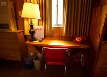 Foot of the Mountain Motel hotel thumbnail 3