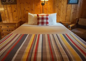 Foot of the Mountain Motel hotel thumbnail 5