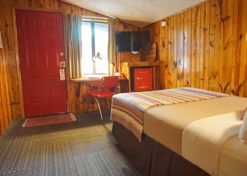 Foot of the Mountain Motel hotel thumbnail 6