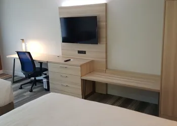 Holiday Inn Express & Suites Toledo West by IHG hotel thumbnail 2