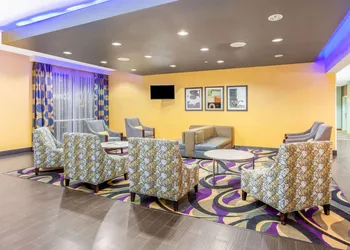 La Quinta Inn & Suites by Wyndham Luling hotel thumbnail 2