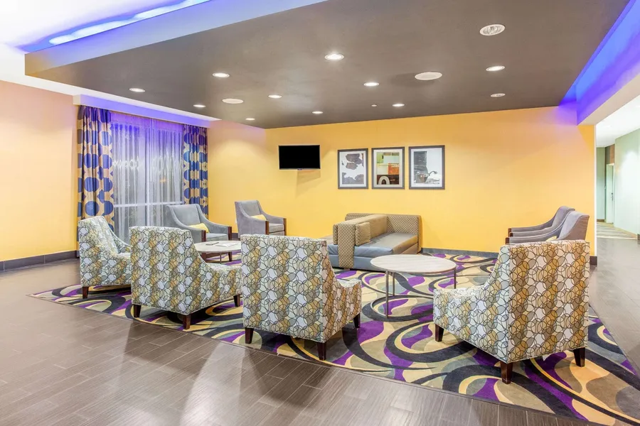 La Quinta Inn & Suites by Wyndham Luling hotel detail image 2