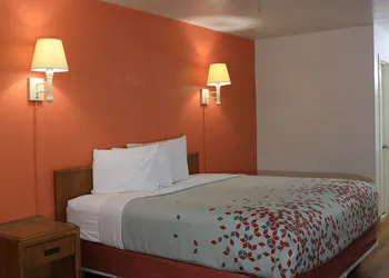 Heritage Inn & Suites hotel thumbnail 4