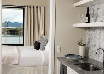 Outlook Inn hotel thumbnail 6