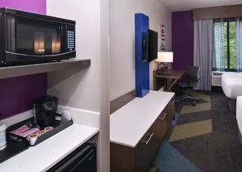 Holiday Inn Express & Suites Bryant - Benton Area by IHG hotel thumbnail 5
