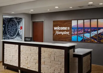 Hampton Inn Waynesboro hotel thumbnail 2