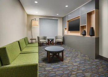 Holiday Inn Express & Suites Oakhurst - Yosemite Park Area by IHG hotel thumbnail 2