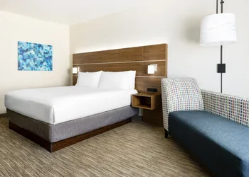 Holiday Inn Express & Suites Oakhurst - Yosemite Park Area by IHG hotel thumbnail 5