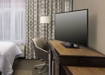 Hampton Inn & Suites Falls Church hotel thumbnail 4