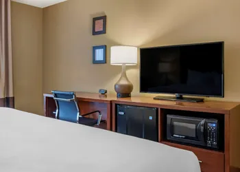Comfort Inn PA Turnpike - 1-81 hotel thumbnail 7