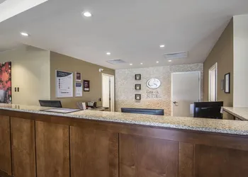 Comfort Suites Regina hotel thumbnail 3