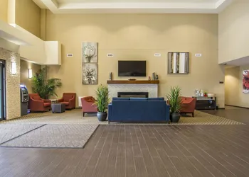 Comfort Suites Regina hotel thumbnail 4