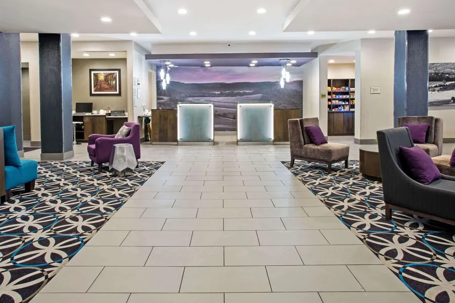 La Quinta Inn & Suites by Wyndham York hotel detail image 2