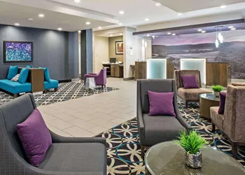 La Quinta Inn & Suites by Wyndham York hotel thumbnail 3