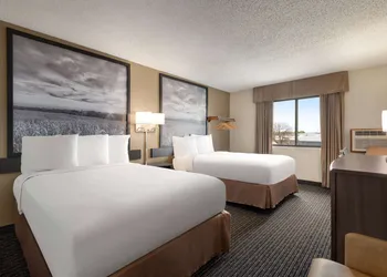 Super 8 by Wyndham Lincoln North hotel thumbnail 5