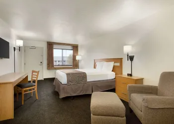 Travelodge by Wyndham Belen hotel thumbnail 8